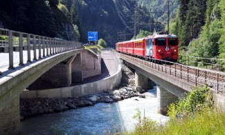 Der kreuzungsfreie Radweg zwischen der Prättigauerstrasse, Landquart und RhB-Trassee