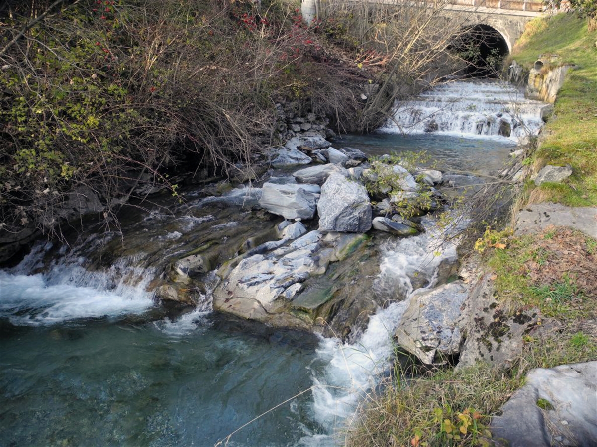 Turniglabach mit angeschnittener Brücke