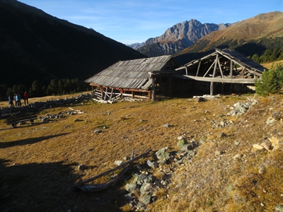 altes Gebäude auf der Alp Tamangur Dadora