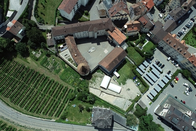 Luftbild der Ausgrabungen Sennhof