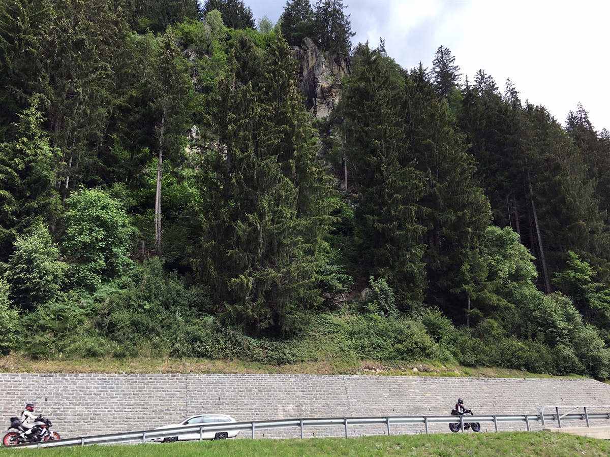 Oberalpstrasse mit zu sicherndem Gebiet