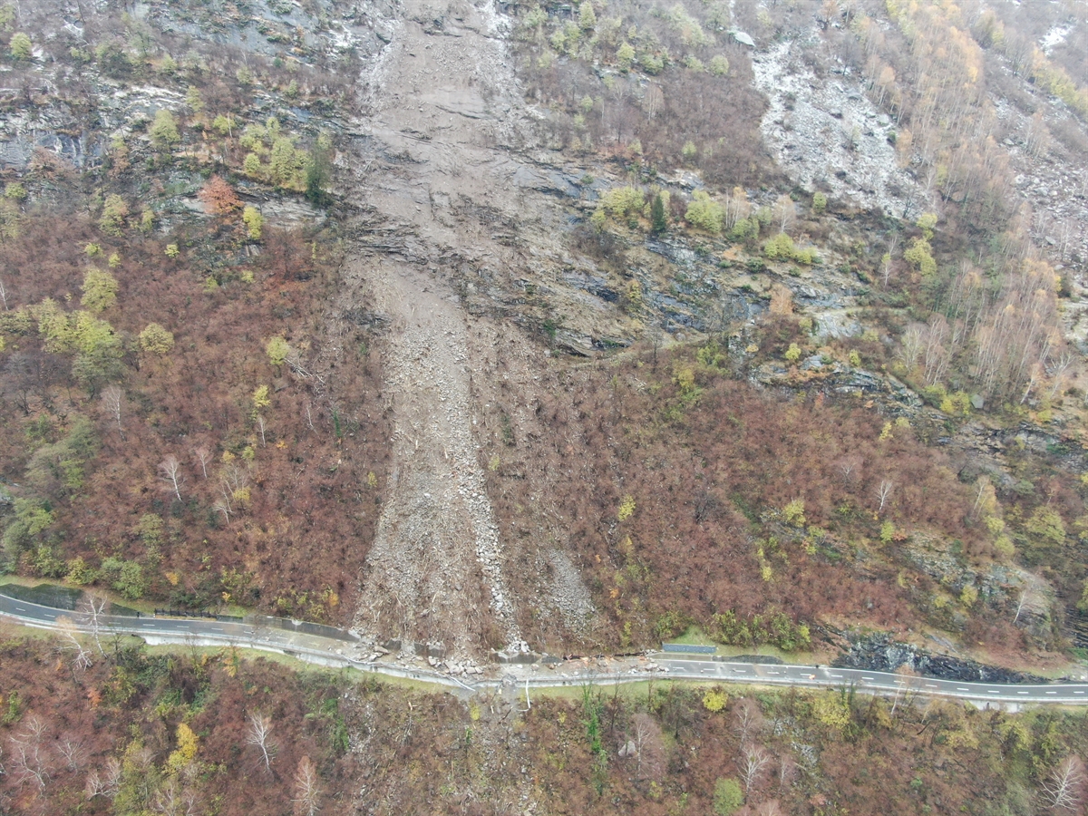 Felssturz über der Calancastrasse