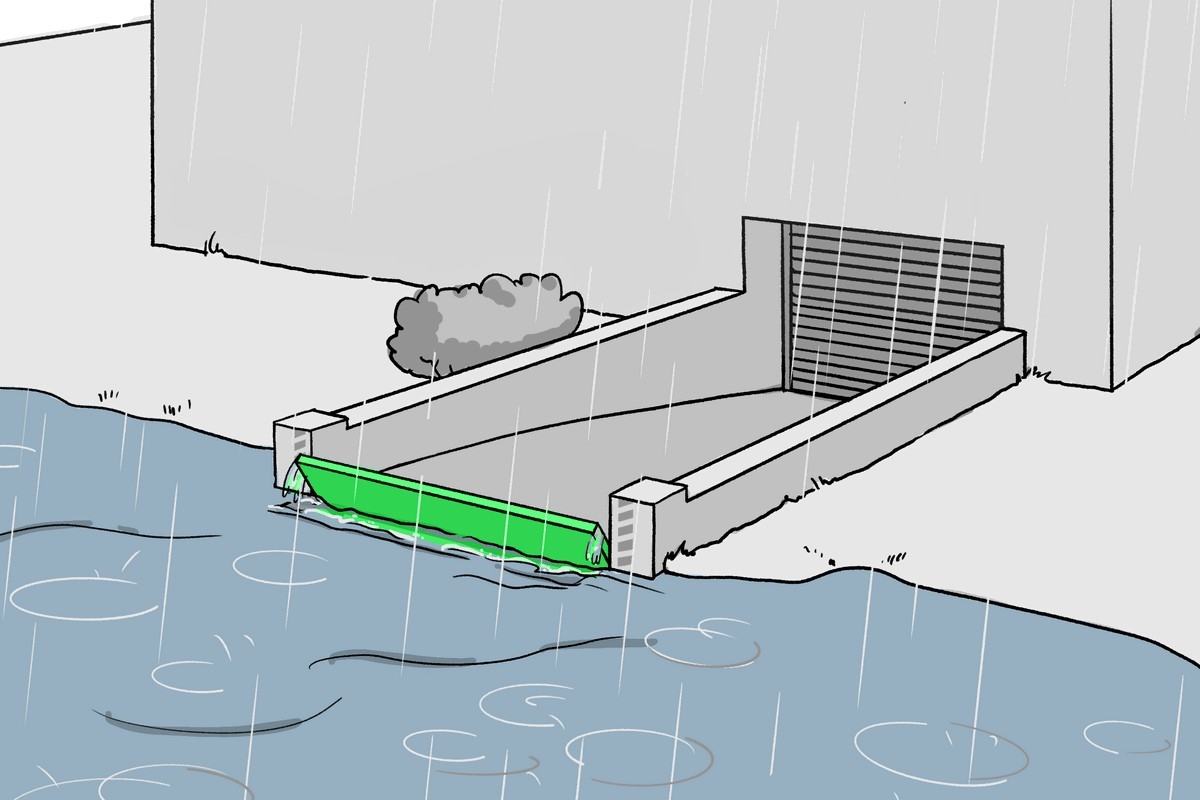 Garagenzufahrt mit Klappschott als Hochwasserschutz