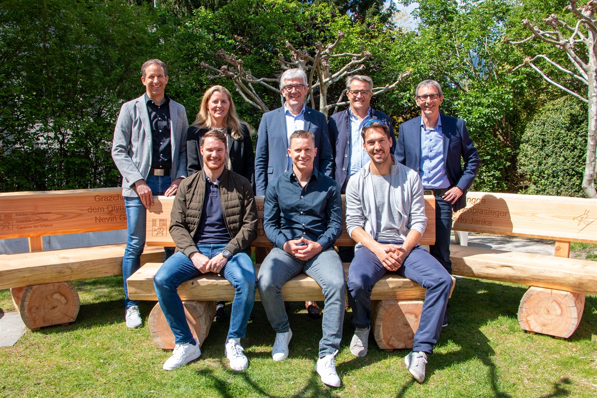 Foto Jon Domenic Parolini mit abtretenden Olympiasiegern