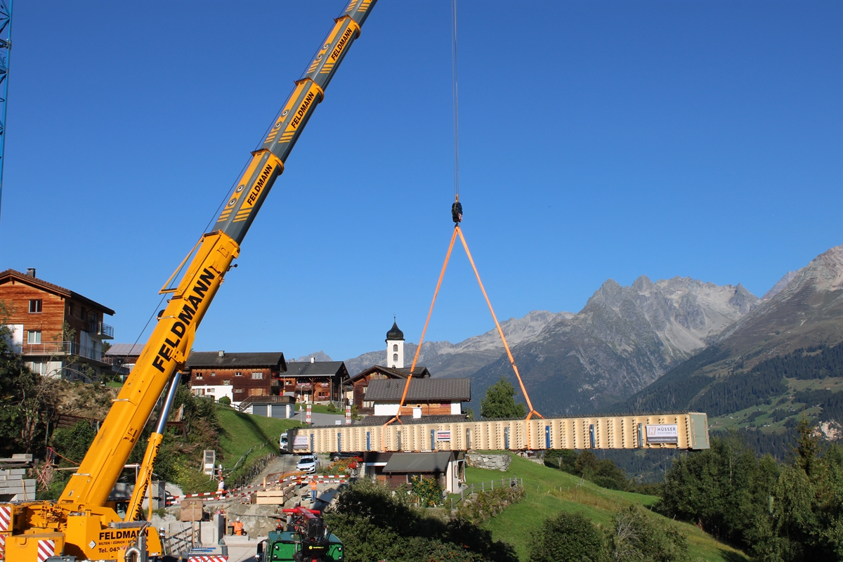 Einhub der Holzträger vor Ort. 