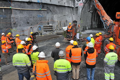 Anschiessen des Tunnels Plattas