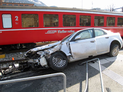 Warum das Auto zwischen den geschlossenen Schranken stand, wird zurzeit noch abgeklärt