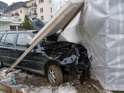 Das Fahrzeug wurde total beschädigt