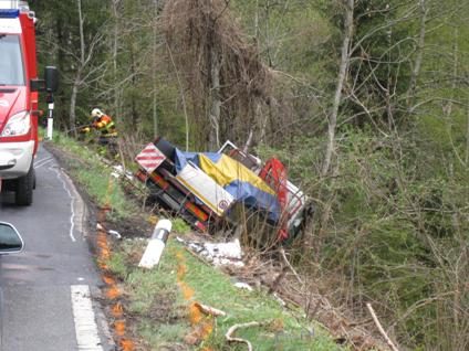 Der Lastwagen in der Unfallendlage
