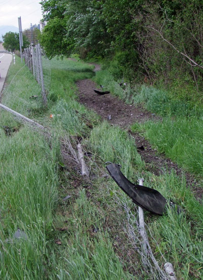 Das Fahrzeug durchschlug den Wildschutzzaun