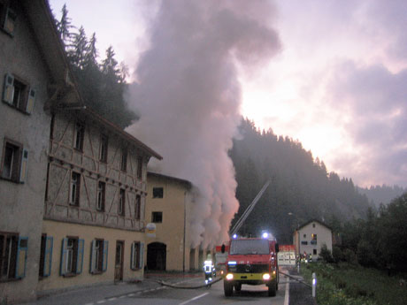 In Scuol brannte ein Wohnhaus
