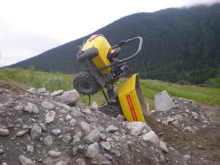Umgekippter Dumper in Zernez