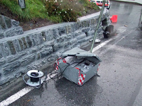 Ein unbekannter Lenker fuhr bei Malix eine Lichtsignalanlage um