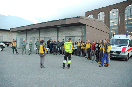Briefing der Retter auf dem Churer Rossboden