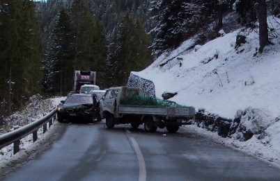 Kollision am Wolfgangpass mit grossem Sachschaden