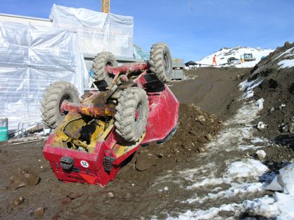 Der Dumper, wie er nach dem Unfall zum Stillstand kam