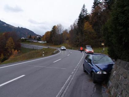 Aufnahme des beschädigten Personenwagens 