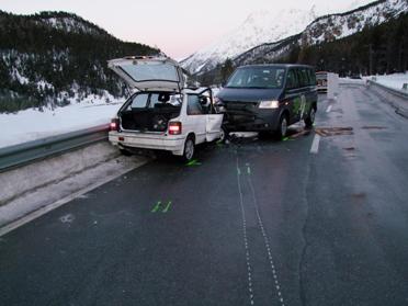 Endlage der unfallbeteiligten Fahrzeuge am Ofenpass bei Buffalora