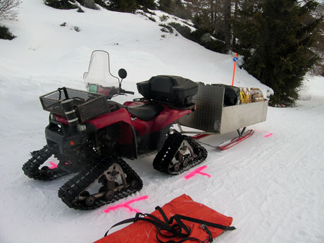 Die Skifahrerin kollidierte mit diesem Quad