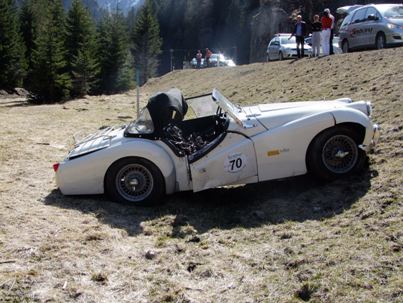 Beschädigter Oltimerwagen