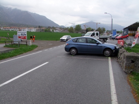 Endlage des Verkehrsunfalles in Trimmis