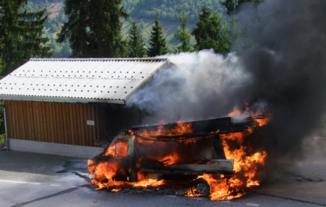 Der Lieferwagen stand schnell in Vollbrand