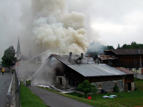 Das Feuer brach kurz vor acht Uhr im Erdgeschoss aus