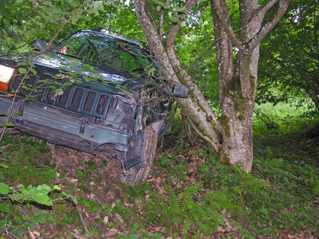 Der Jeep wurde beim tragischen Unfall total beschädigt