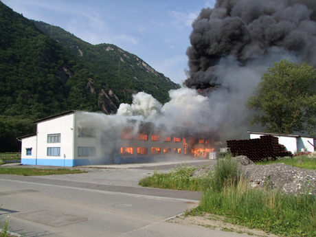 Incendio in un magazzino a San Vittore