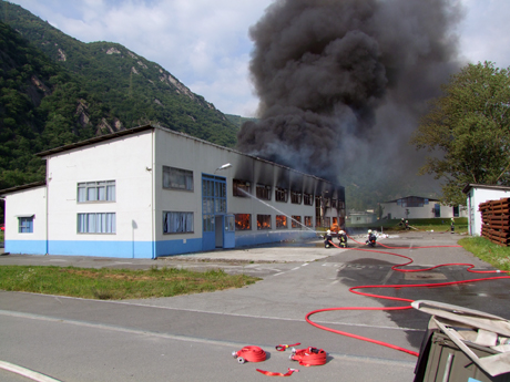 Incendio in un magazzino a San Vittore