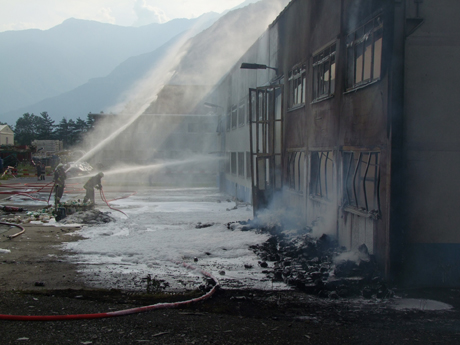 Incendio in un magazzino a San Vittore