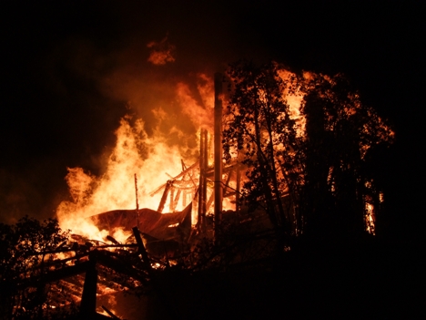 Das Feuer brach kurz nach drei Uhr morgens aus