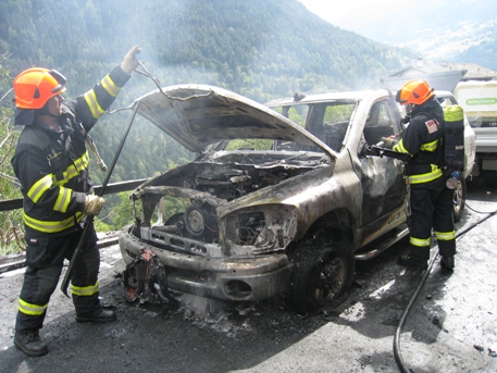 Der total ausgebrannte Personenwagen