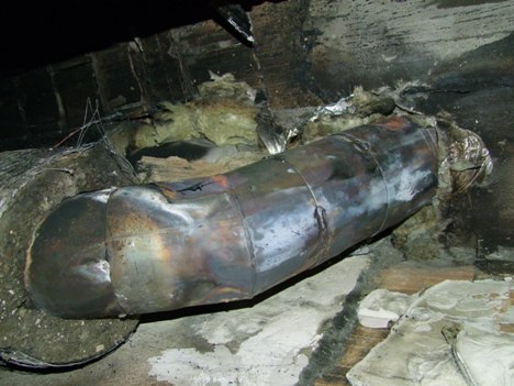 Die Brandursache dürfte in dieser Kaminkrümmung liegen