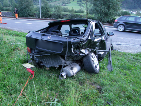 Der Lenker dieses Autos war ins Schleudern geraten