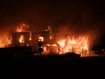 In Vollbrand stehende Lagerhalle