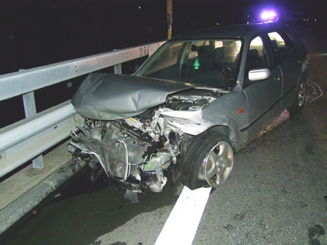 Danni totali dopo autoincidente a Soazza