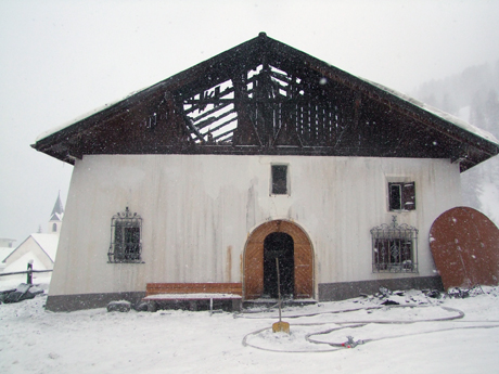 Der Wohnbereich konnte nicht mehr gerettet werden, das Haus brannte im Innern vollständig aus