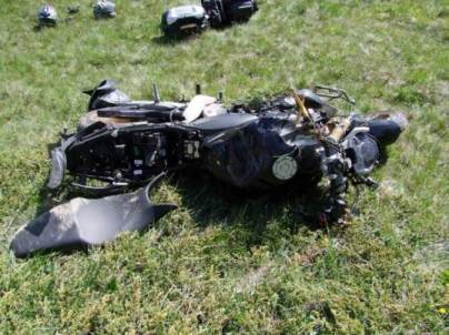 Am Julierpass total beschädigtes Motorrad