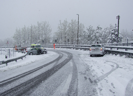 Die Strassenverhältnisse waren winterlich