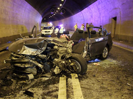 Die Fahrzeuge wurden bei der Kollision total zerstört