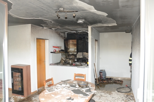 Wohnung des Mehrfamilienhauses welche brannte