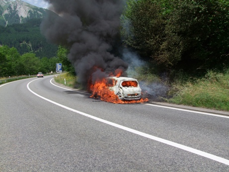 Fahrzeugbrand A13 bei Mesocco