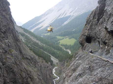 Die Rettungsaktion gestaltete sich in der engen Schlucht schwierig