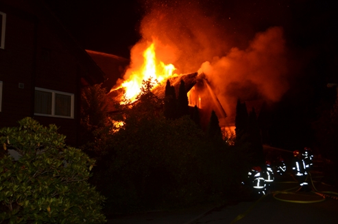 Einfamilienhaus in Vollbrand Ansicht 2