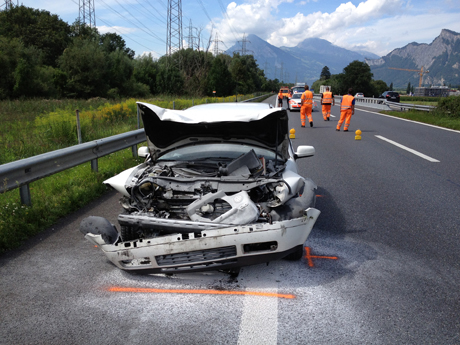 Der Personenwagen wurde beim Aufprall total beschädigt