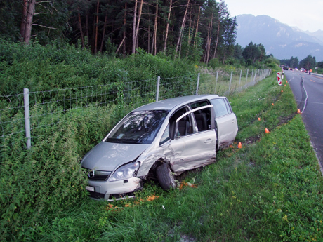 Der Richtung Norden fahrende Personenwagen landete im Wildschutzzaun