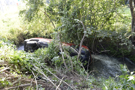 Das Fahrzeug landete im Mühlbach