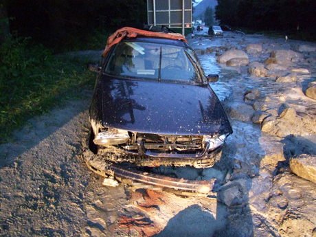 Due auto sono rimaste danneggiate