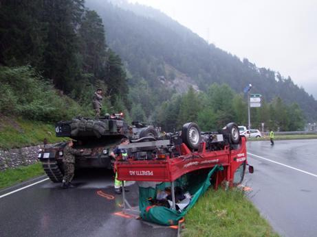 Endlage des Lieferwagens nach der Kollision mit dem Leopardpanzer